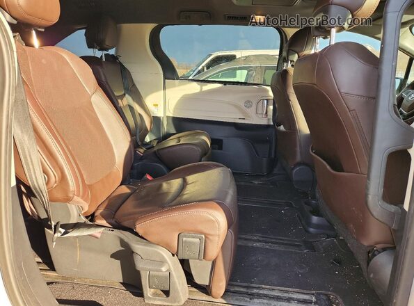5TDERKEC5MS053774 2021 TOYOTA SIENNA Silver Rear interior view