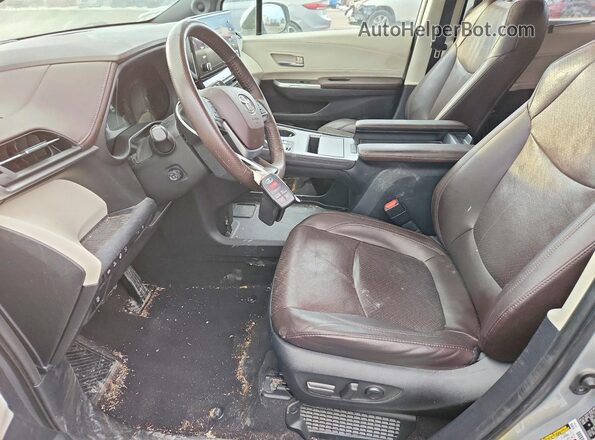 5TDERKEC5MS053774 2021 TOYOTA SIENNA Silver Front interior view