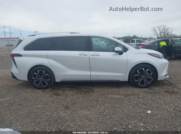 5TDERKEC6SS260770 2025 TOYOTA SIENNA White Вид задньої частини салону