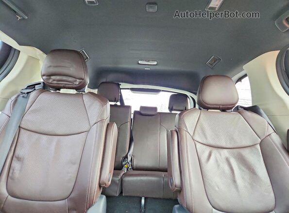 5TDESKFC2PS085928 2023 TOYOTA SIENNA Серебряный Вид задних сидений