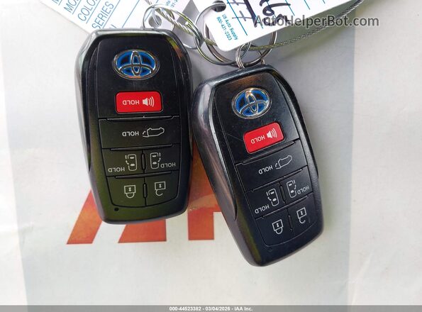 5TDESKFC8RS137548 2024 TOYOTA SIENNA Gray Widok deski rozdzielczej