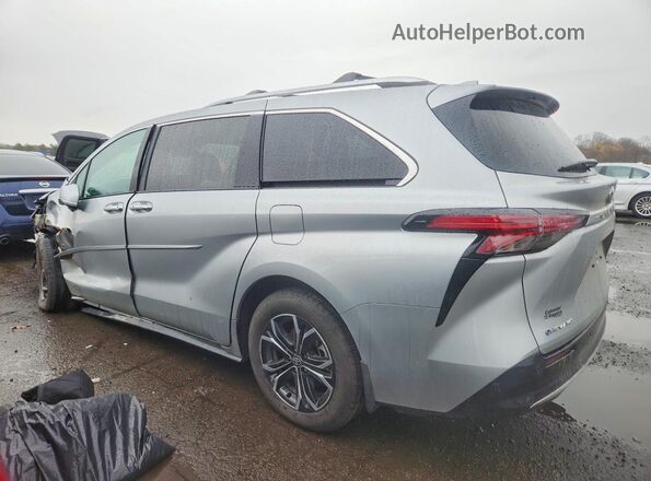5TDESKFC8SS211105 2025 TOYOTA SIENNA Silver Tył lewy