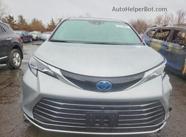 5TDESKFC8SS211105 2025 TOYOTA SIENNA Silver Widok z przodu