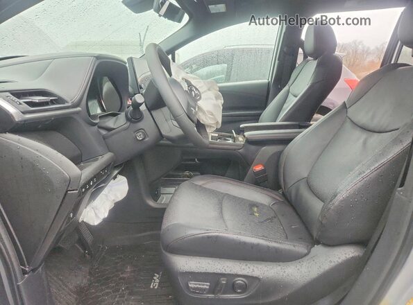 5TDESKFC8SS211105 2025 TOYOTA SIENNA Silver Widok wnętrza z przodu