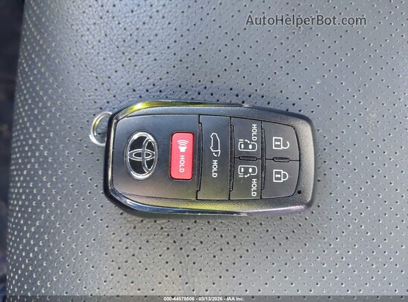 5TDESKFC8TS234305 2026 TOYOTA SIENNA Серый Вид панели приборов