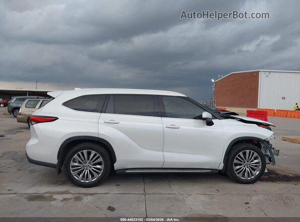 5TDFARAH2PS020676 2023 TOYOTA HIGHLANDER HYBRID White 360 interior view