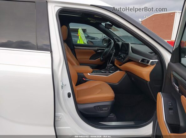 5TDFARAH2PS020676 2023 TOYOTA HIGHLANDER HYBRID White Front interior view