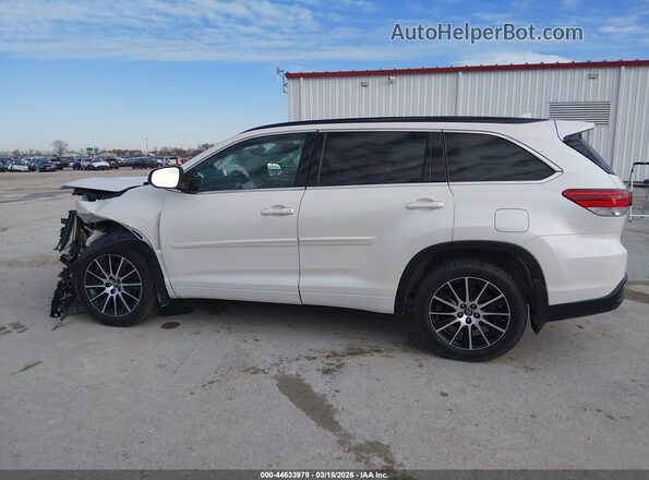 5TDJZRFH2HS509396 2017 TOYOTA HIGHLANDER White უკანა სალონის ხედი