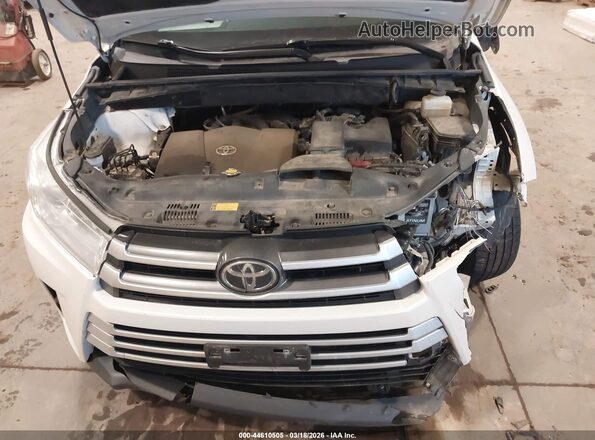 5TDJZRFH5HS430417 2017 TOYOTA LE Белый Вид сзади