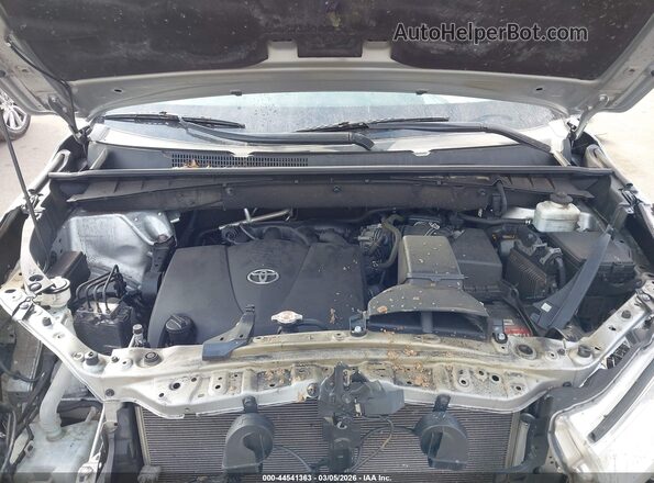5TDJZRFH5KS930987 2019 TOYOTA LE Silver Vista trasera