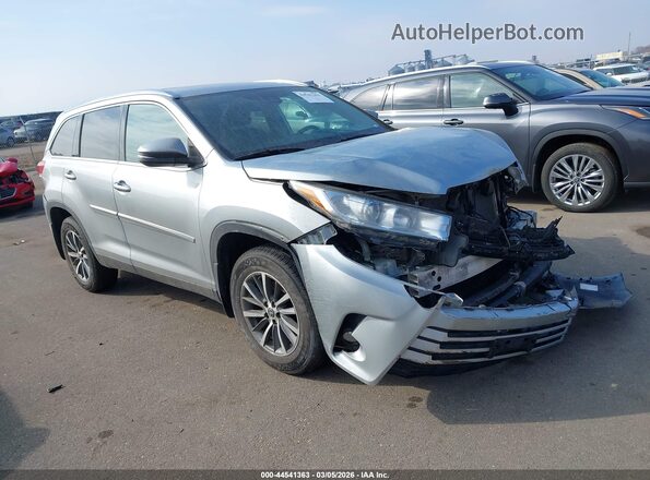 5TDJZRFH5KS930987 2019 TOYOTA LE Silver Delantero derecho