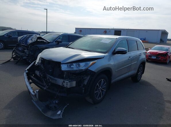 5TDJZRFH5KS930987 2019 TOYOTA LE Silver Vista tres cuartos delantera izquierda