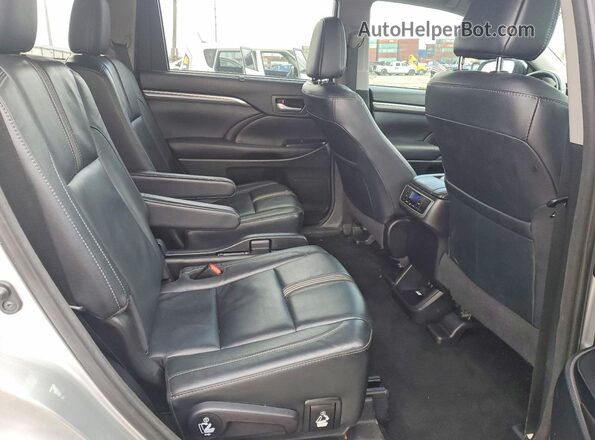 5TDJZRFH7HS378790 2017 TOYOTA HIGHLANDER Серебряный Вид задней части салона
