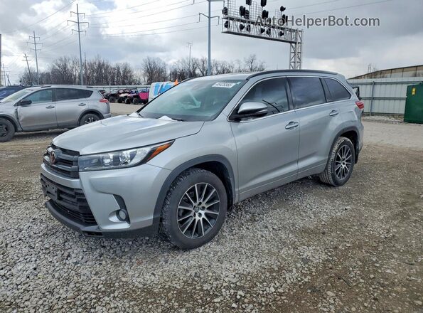 5TDJZRFH7HS378790 2017 TOYOTA HIGHLANDER Серебряный Передняя левая четверть