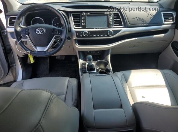 5TDJZRFH9JS846752 2018 TOYOTA HIGHLANDER Silver წინა პანელის ხედი