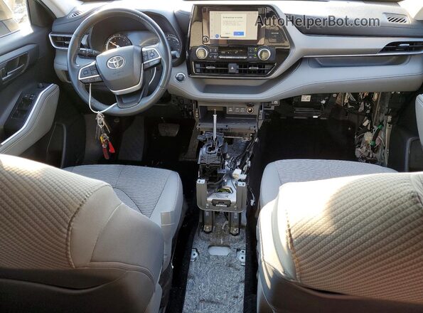 5TDKDRAH2PS500433 2023 TOYOTA HIGHLANDER Silver Widok deski rozdzielczej