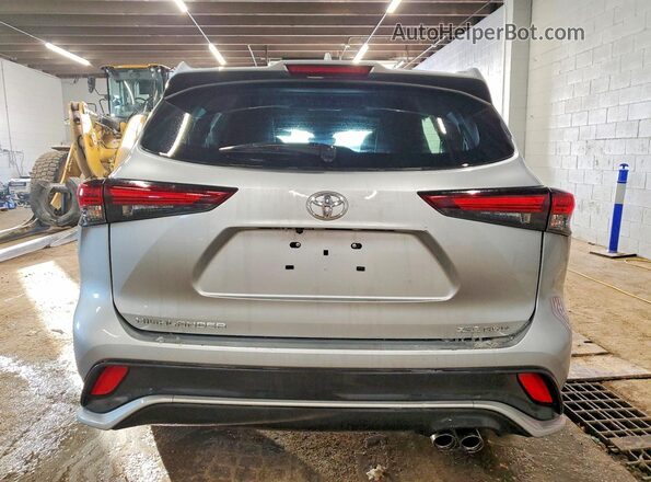 5TDKDRBH1SS581612 2025 TOYOTA HIGHLANDER Серебряный Вид сзади