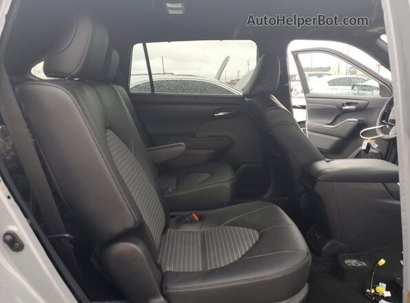 5TDKDRBH5SS589454 2025 TOYOTA HIGHLANDER Gray Widok wnętrza z tyłu