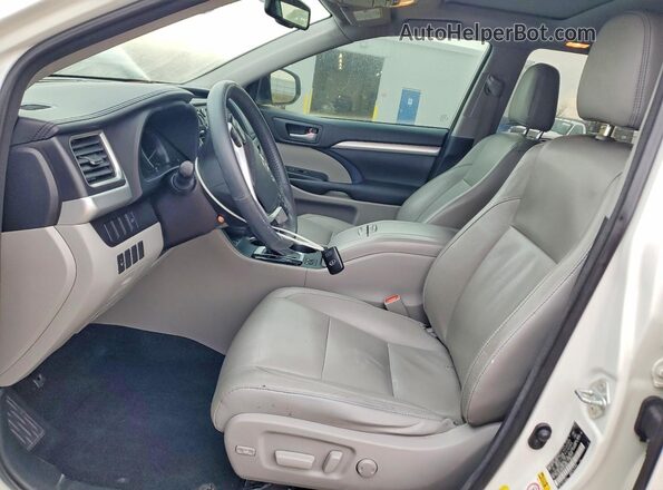 5TDKKRFH1GS163851 2016 TOYOTA LE Белый Вид салона спереди
