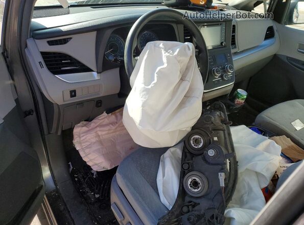 5TDKZ3DC5JS924498 2018 TOYOTA SIENNA Gray Dashboard view