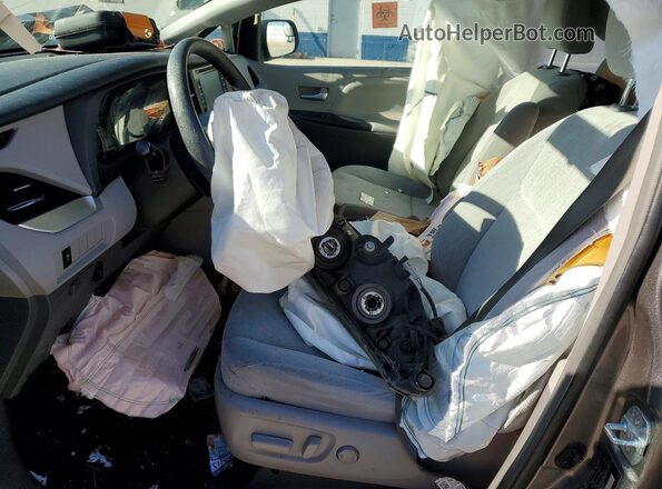 5TDKZ3DC5JS924498 2018 TOYOTA SIENNA Gray Front interior view