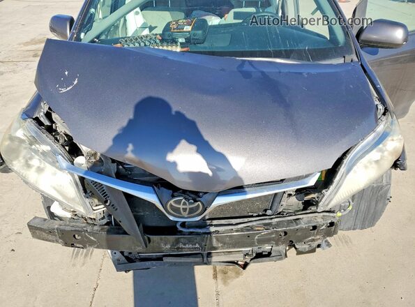 5TDKZ3DC5JS924498 2018 TOYOTA SIENNA Gray Rear interior view