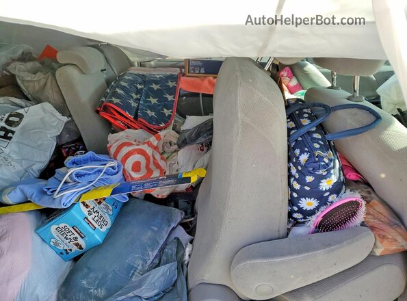 5TDKZ3DC5JS924498 2018 TOYOTA SIENNA Gray Rear seats view