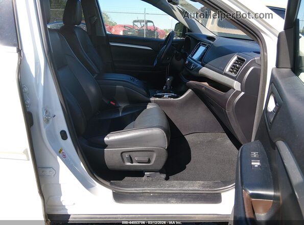 5TDKZRFH0JS540902 2018 TOYOTA LE White Vista interior delantera