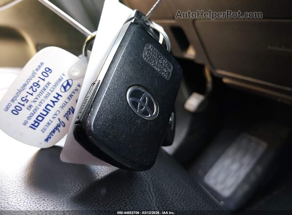 5TDKZRFH0JS540902 2018 TOYOTA LE White Vista del salpicadero