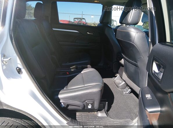 5TDKZRFH0JS540902 2018 TOYOTA LE White Vista de la etiqueta del VIN