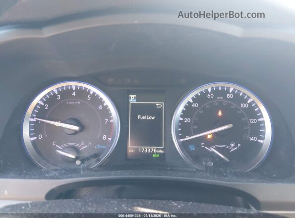 5TDKZRFH8KS330016 2019 TOYOTA LE Silver Widok tylnych siedzeń