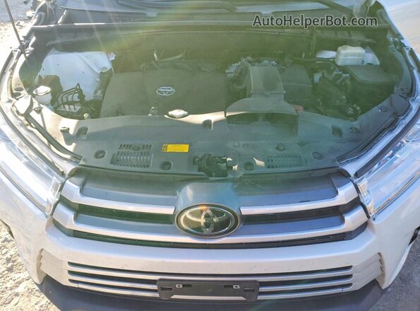 5TDKZRFH9JS269385 2018 TOYOTA HIGHLANDER Белый Вид подкапотного пространства