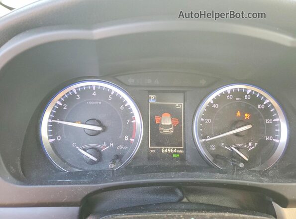 5TDKZRFH9JS269385 2018 TOYOTA HIGHLANDER Белый Вид щитка приборов