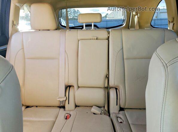 5TDKZRFH9JS269385 2018 TOYOTA HIGHLANDER Белый Вид задних сидений
