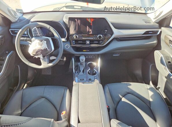 5TDXBRCH3TS705181 2026 TOYOTA LIMITED White Widok deski rozdzielczej