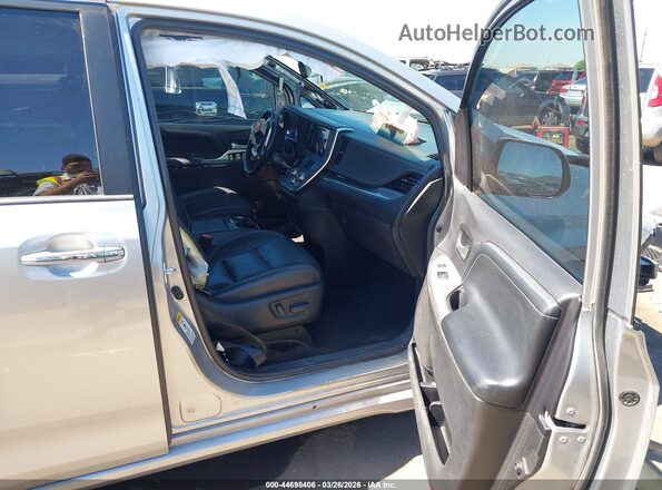 5TDXK3DC6GS695140 2016 TOYOTA SIENNA Серебряный Вид салона спереди