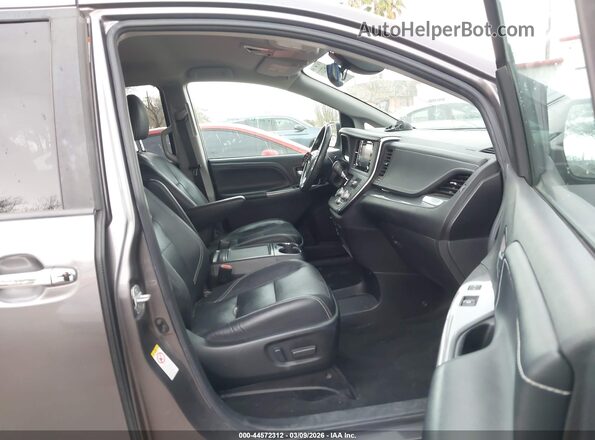 5TDXZ3DC1JS911057 2018 TOYOTA SIENNA Gray Front interior view