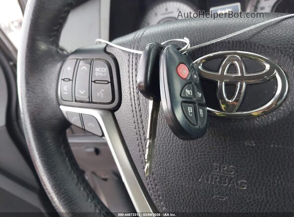 5TDXZ3DC1JS911057 2018 TOYOTA SIENNA Gray Dashboard view