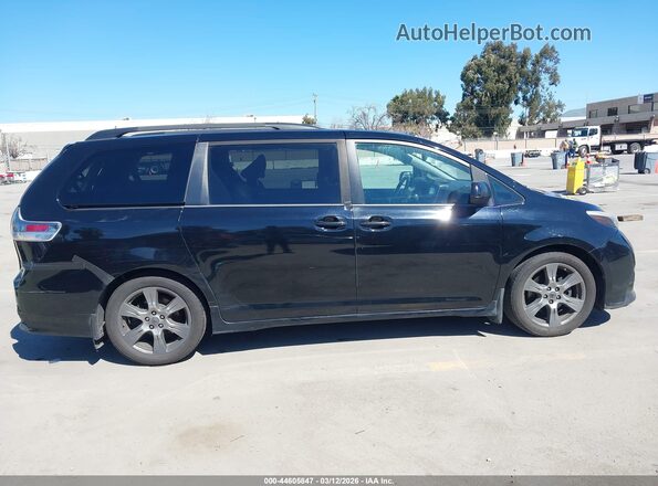 5TDXZ3DC2HS791750 2017 TOYOTA SIENNA Black უკანა სალონის ხედი