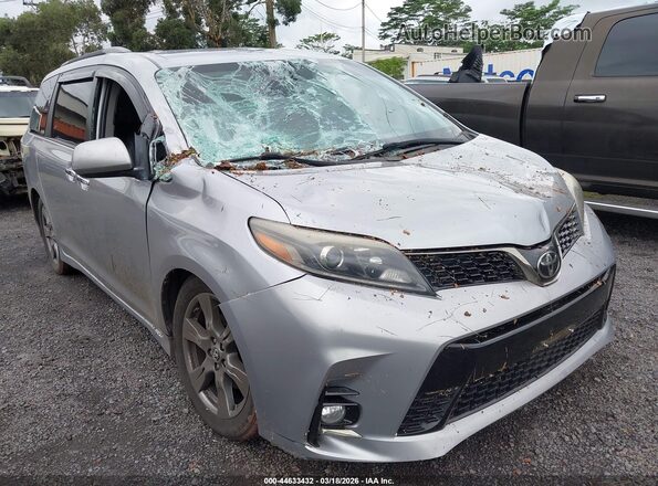 5TDXZ3DC5JS916715 2018 TOYOTA SIENNA Silver Widok z przodu
