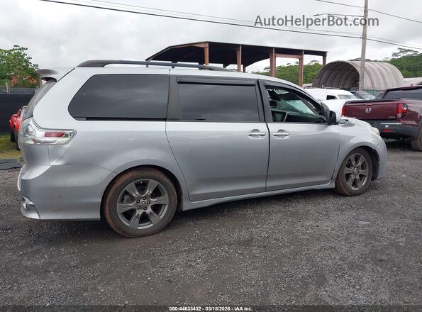 5TDXZ3DC5JS916715 2018 TOYOTA SIENNA Silver Widok wnętrza z tyłu