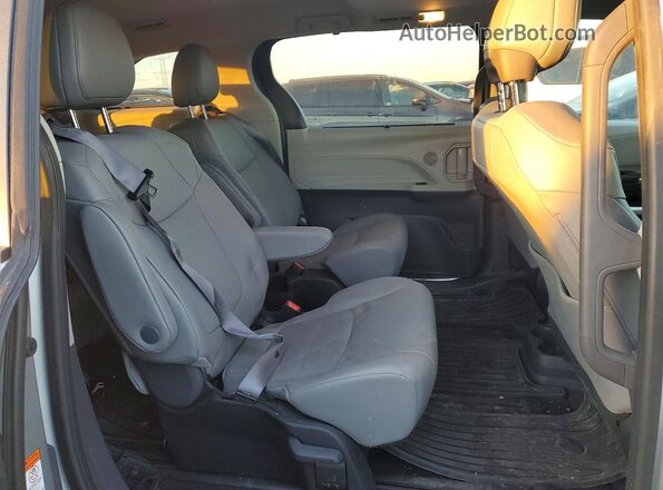 5TDYRKEC2NS085645 2022 TOYOTA SIENNA Silver Vista interior trasera