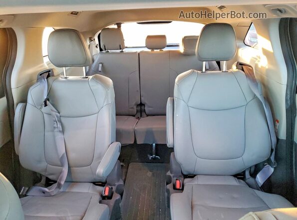 5TDYRKEC2NS085645 2022 TOYOTA SIENNA Silver Vista de los asientos traseros