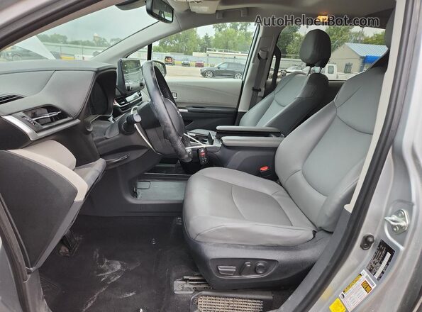 5TDYRKEC3NS094192 2022 TOYOTA SIENNA Silver Вид салону спереду