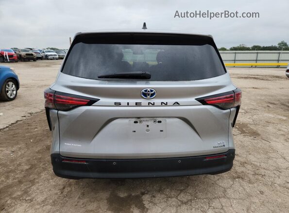 5TDYRKEC3NS094192 2022 TOYOTA SIENNA Silver Вид ззаду