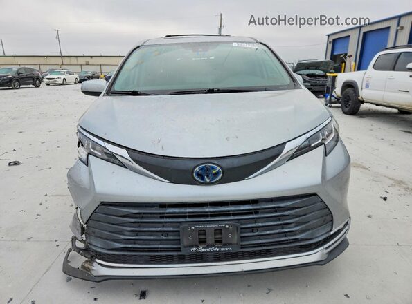 5TDYRKECXMS034781 2021 TOYOTA SIENNA Silver Front view