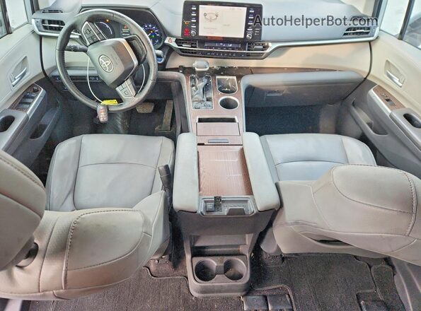 5TDYRKECXMS034781 2021 TOYOTA SIENNA Silver Dashboard view