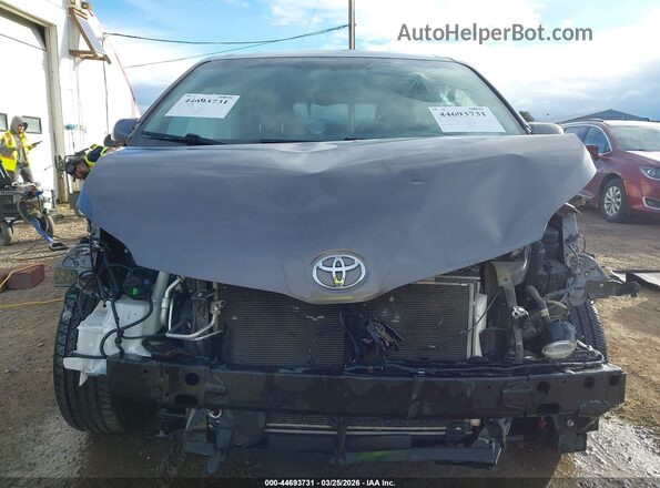5TDYZ3DC3HS893076 2017 TOYOTA LE Серый Вид задней части салона