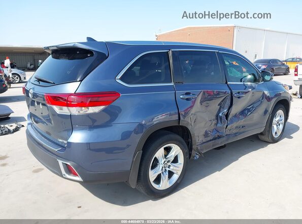 5TDYZRFH3JS280232 2018 TOYOTA LIMITED Blue Rear interior view