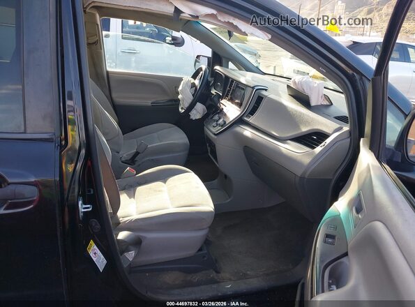 5TDZK3DC8GS715557 2016 TOYOTA SIENNA Черный Вид салона спереди